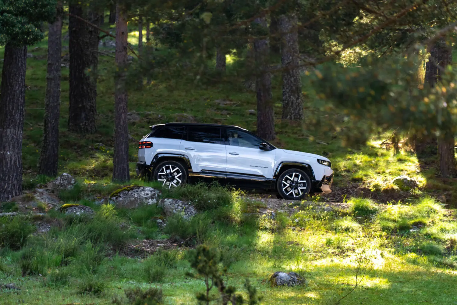 Jeep-Compass-Plug-in-31.webp