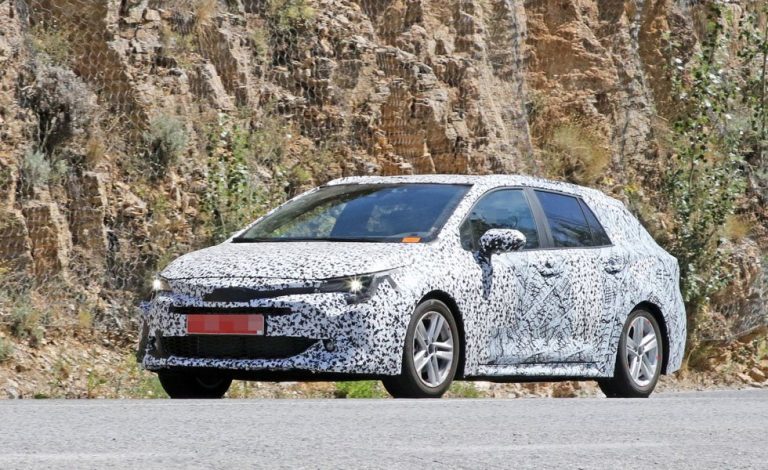 El Toyota Auris familiar se pone a punto para París