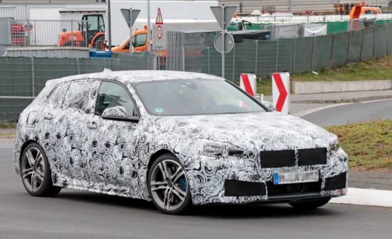 BMW M140i 2019. Cazado repleto de camuflaje