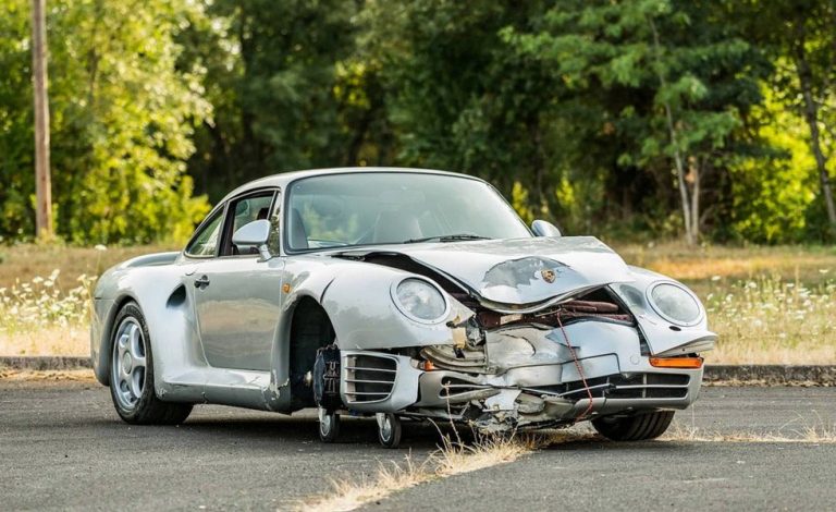 En Pebble Beach han subastado este maltrecho Porsche 959 Komfort