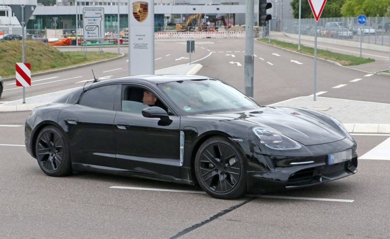 Taycan. El eléctrico de Porsche pierde 'ropa'