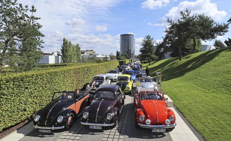 Volkswagen New Beetle. Miles de fans en el 20 aniversario