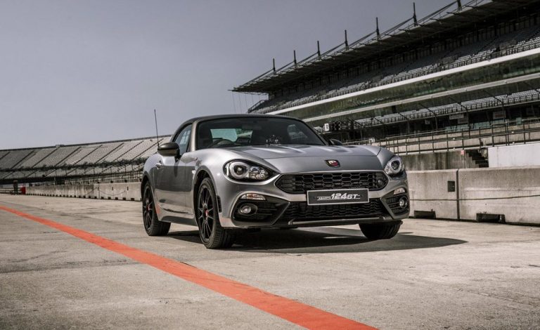 Abarth 124 Spider GT. Con techo de fibra de carbono