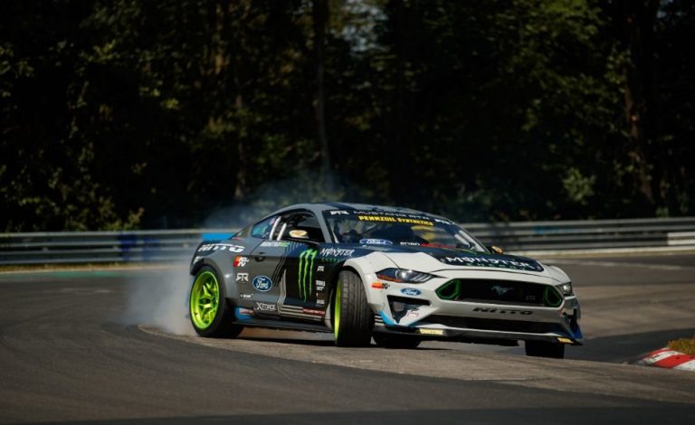 Ford Mustang RTR. Recorre el circuito de Nürburgring haciendo drift