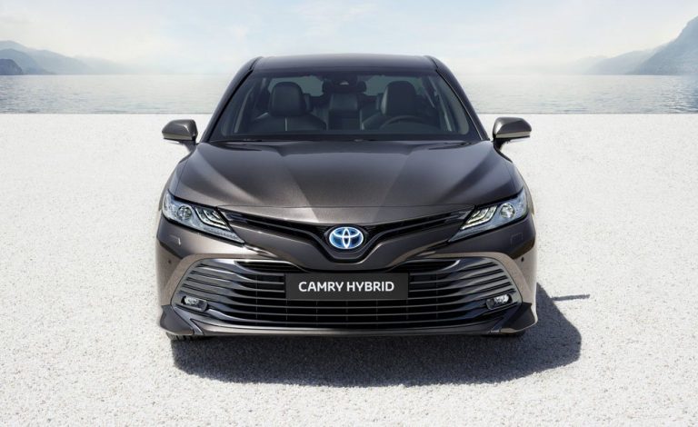 Toyota Camry Hybrid. El Avensis ya tiene sucesor en Europa