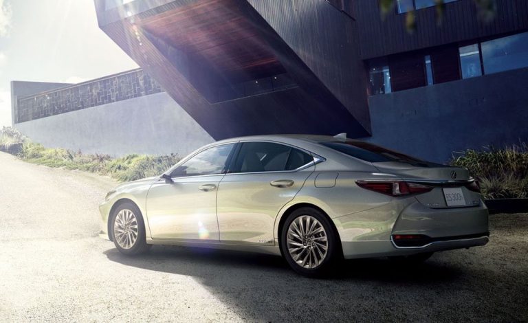 Lexus ES. Llega a Japón con retrovisores digitales