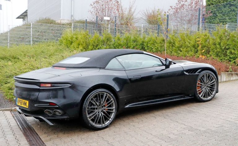 Aston Martin DBS Volante Superleggera. Descubierto sin camuflaje