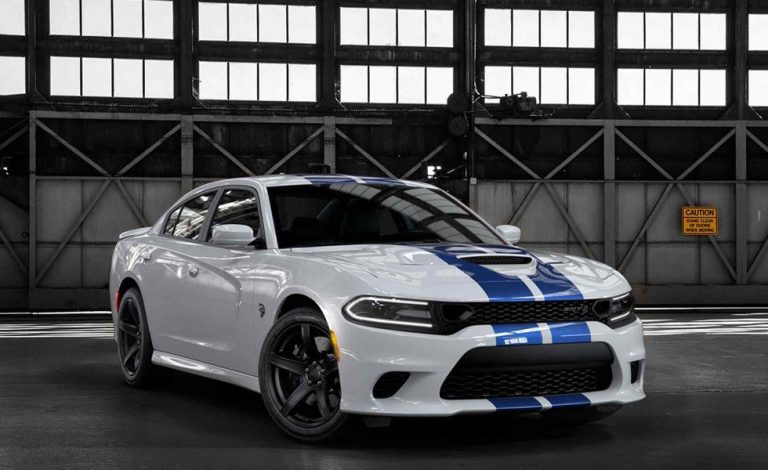 Dodge Charger. Estrena estas franjas para su carrocería