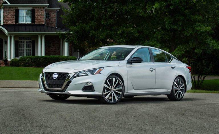 Nissan Altima. En Canadá se ofrece con tracción total de serie