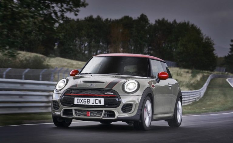 Los MINI John Cooper Works adaptan su corazón 2.0 TwinPower Turbo