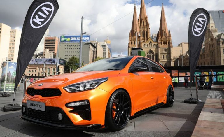Rafa Nadal presenta la flota de Kia para el Open de Australia