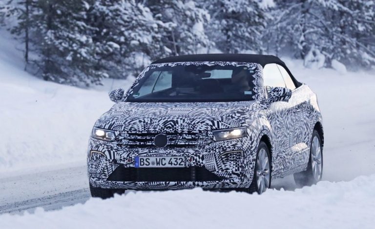 El Volkswagen T-Roc Cabrio rueda sobre la nieve