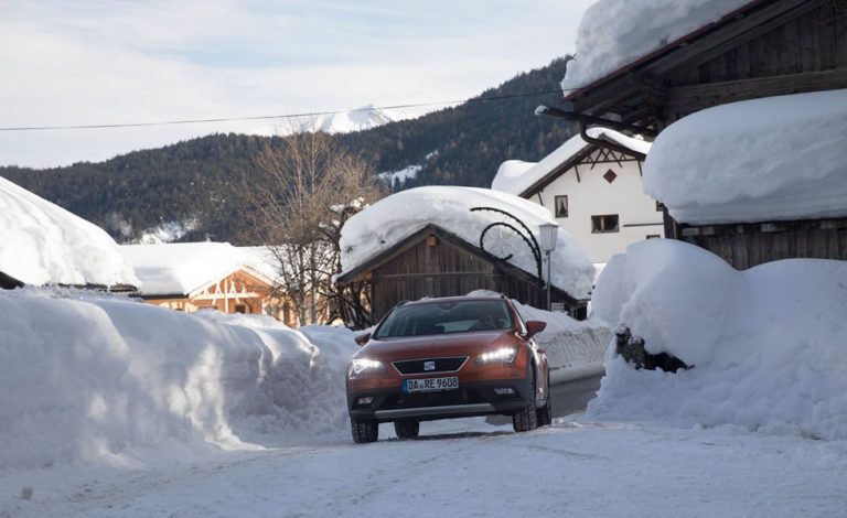 Seat y Jordi Gené te enseñan a conducir sobre nieve