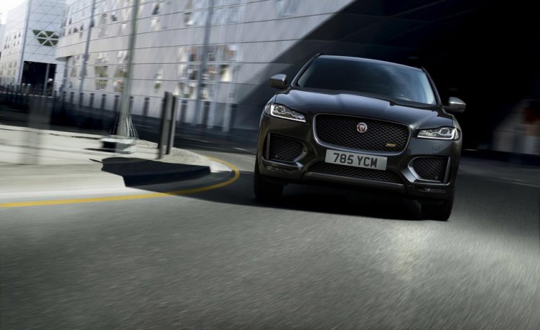 Jaguar F-Pace. Estrena esta deportiva versión 300 Sport