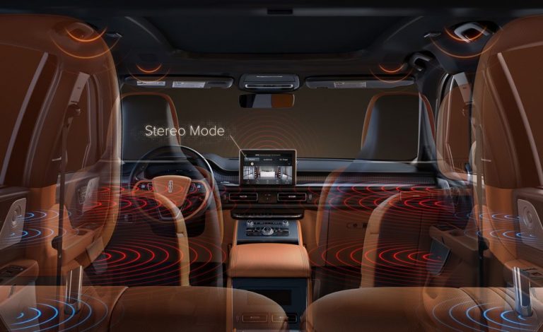 Lincoln Aviator. Tiene un equipo de sonido con 28 altavoces