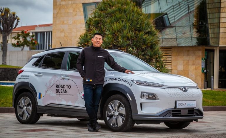 Hyundai Kona eléctrico: recorrerá 22 países de Canarias a Corea