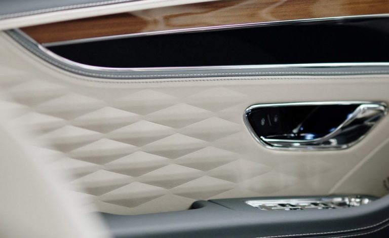 Bentley Flying Spur. Utiliza cuero en tres dimensiones