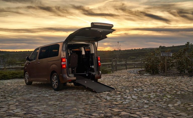 Toyota. Presenta sus nuevos vehículos para transportar personas con movilidad reducida