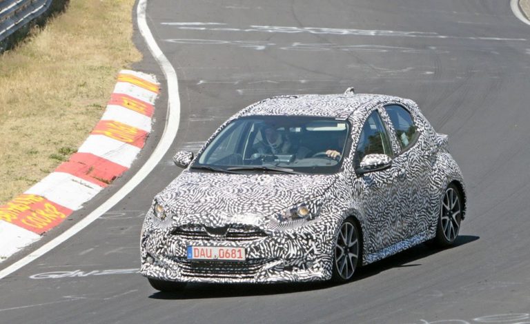 El Toyota Yaris Hybrid 2020 rueda en Nürburgring