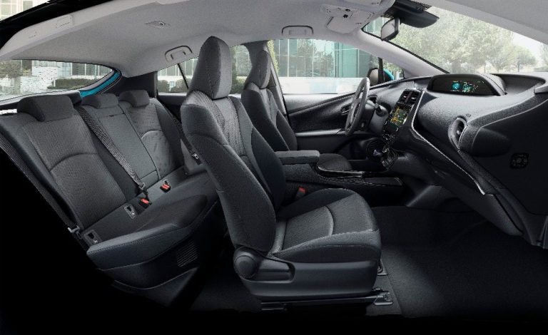 Toyota Prius PHEV. Se actualiza con un asiento adicional