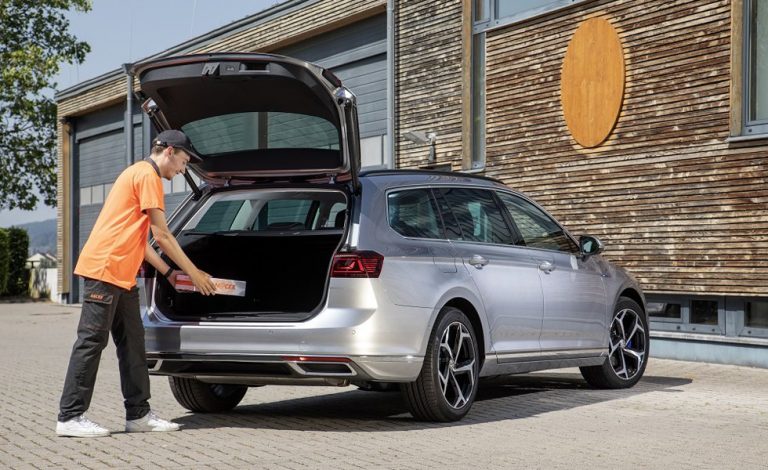 Volkswagen lanza el primer servicio de entrega de paquetes en el coche