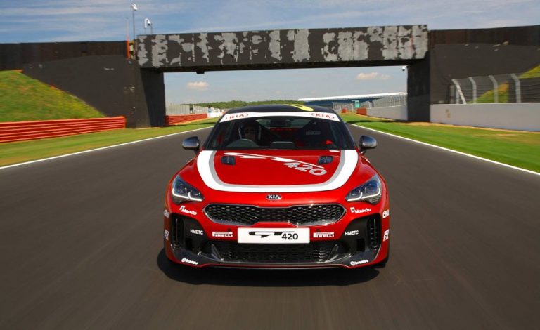 Kia Stinger GT S. De vehículo de homologación a coche de carreras