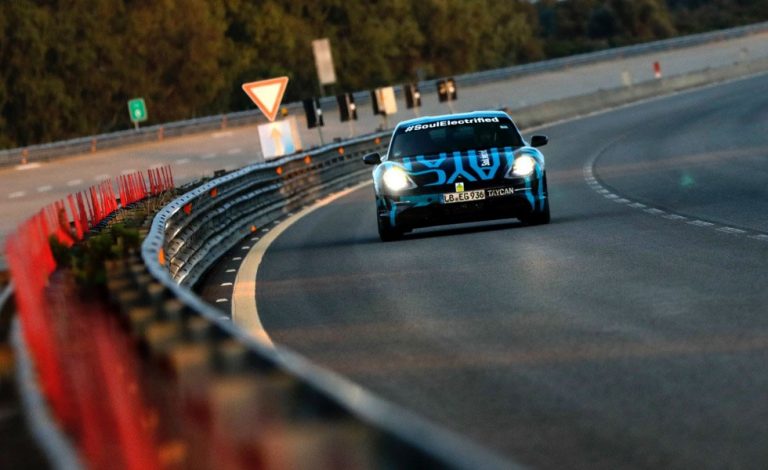 Porsche Taycan. Realiza una prueba de resistencia en Nardò