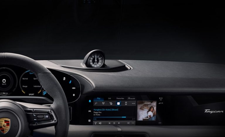 Porsche Taycan. Se desvela una imagen de su interior
