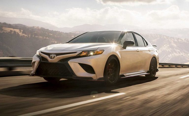 Toyota Camry TRD. Cuesta sólo 31.000 dólares