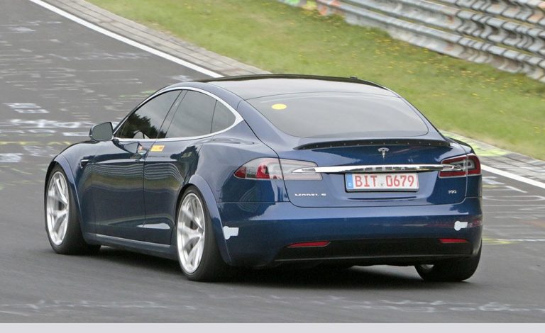 Tesla Model S. Un compañero azul para el récord