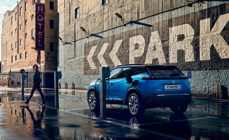 Peugeot e-2008. Nuevo SUV eléctrico con 310 km de autonomía