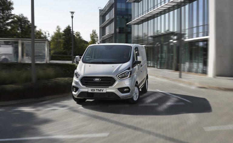 Ford Transit Custom Plug-In Hybrid. Ya está disponible para pedidos