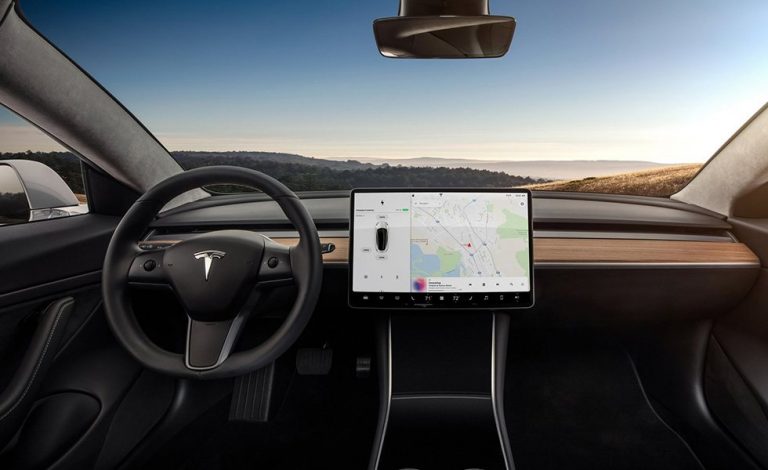 Tesla y su nuevo software llaman la atención