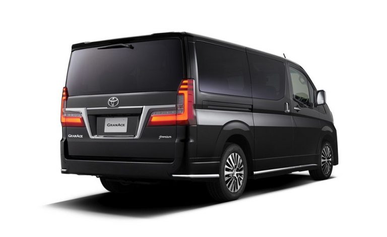 Toyota GranAce. Un monovolumen de lujo