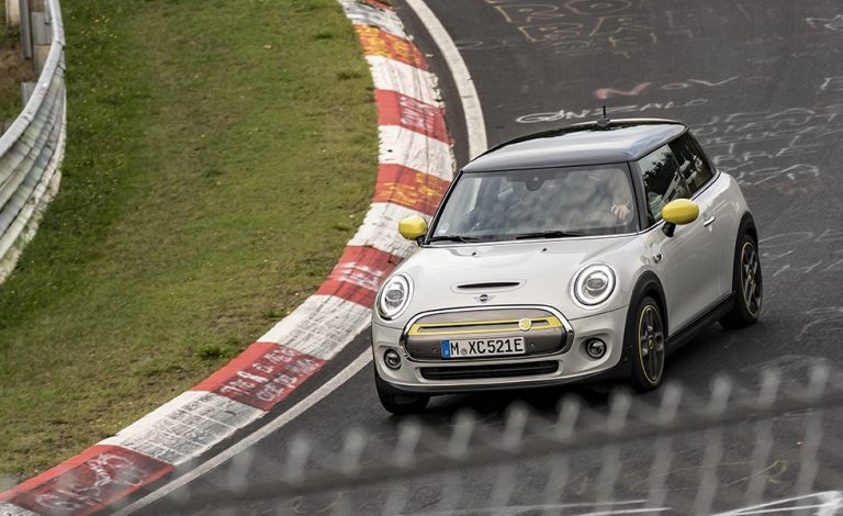 Mini Cooper SE. En Nürburgring sin tocar el freno