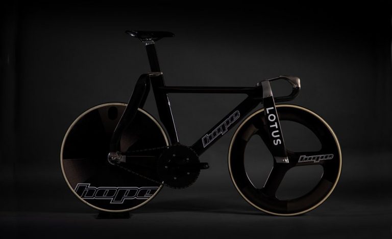 Lotus y Hope fabrican esta bicicleta de competición