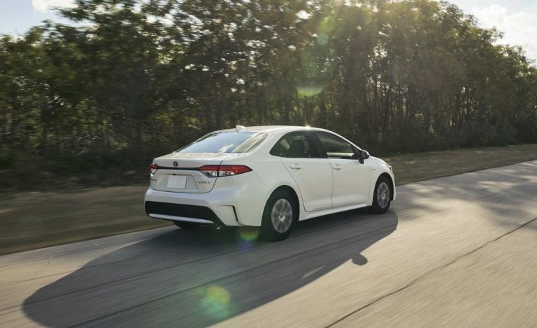 Toyota Corolla Sedán. Llega a Australia su versión híbrida