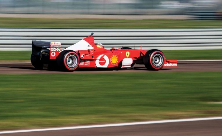 6 millones han pagado por este Ferrari F2002 de Michael Schumacher