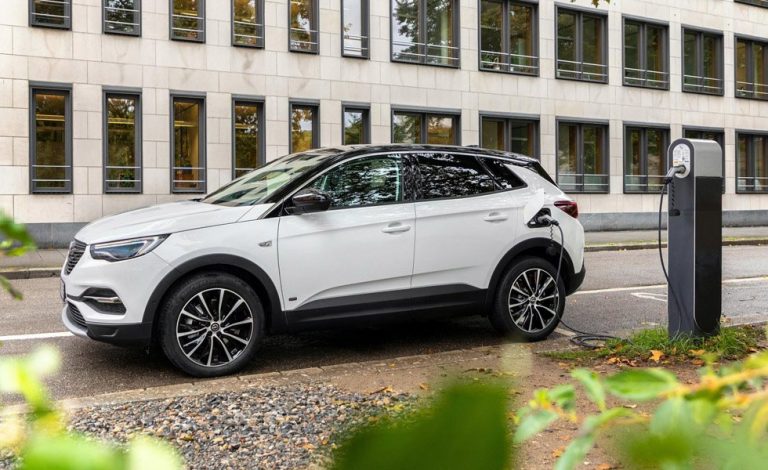 Opel Grandland X Hybrid. Con tracción delantera y mejor precio