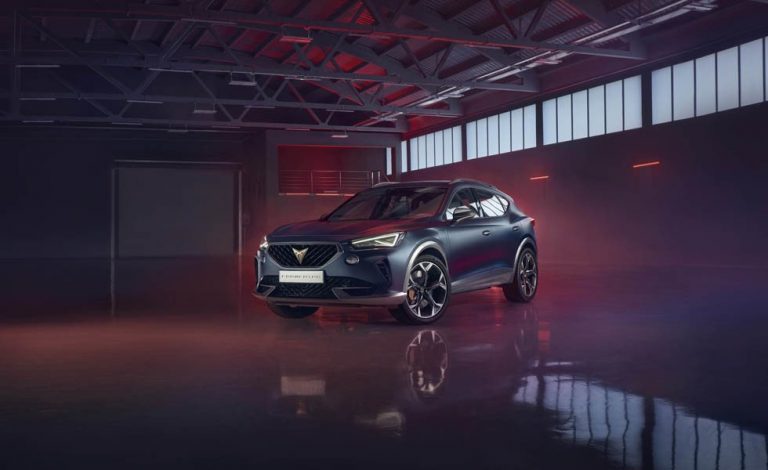 Cupra viaja en el tiempo con un anuncio para el clásico Barça-Madrid