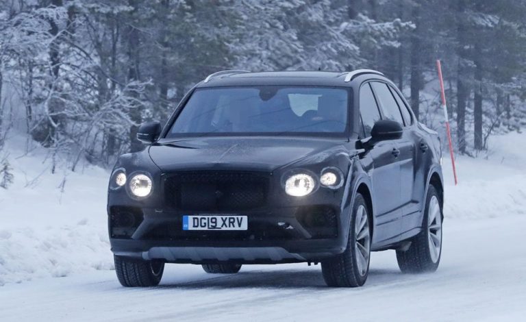 El Bentley Bentayga 2020 pierde camuflaje en la nieve