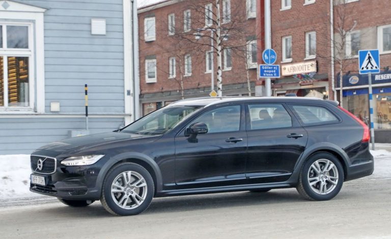 Volvo prepara una actualización del V90 Cross Country