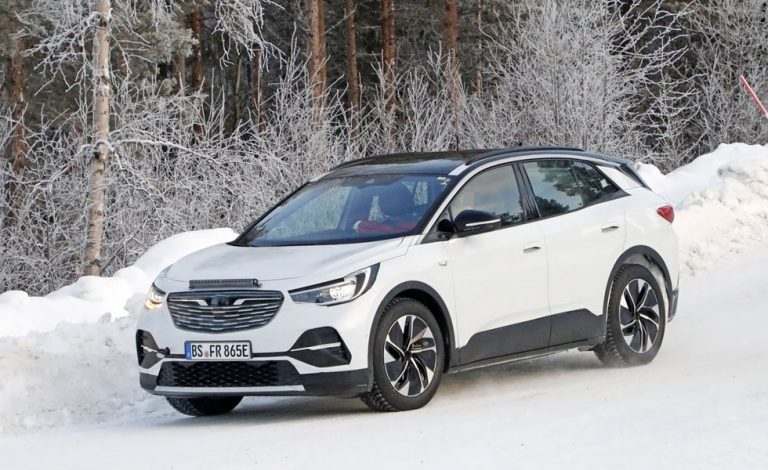 Volkwagen sigue rodando con un ID.4 disfrazado de Opel Grandland X