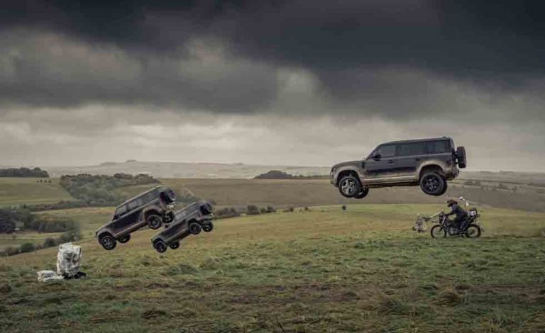 No hay límites para el Land Rover Defender en la última película de James Bond