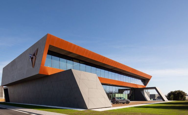 Cupra se inspira en un paddock de carreras para su nueva sede