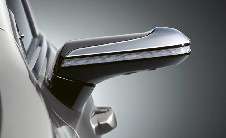 Lexus ES 300h. Se beneficiará de unos retrovisores digitales con cámara