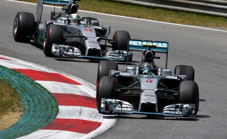 Mercedes y Fernando Alonso, en otra dimensión