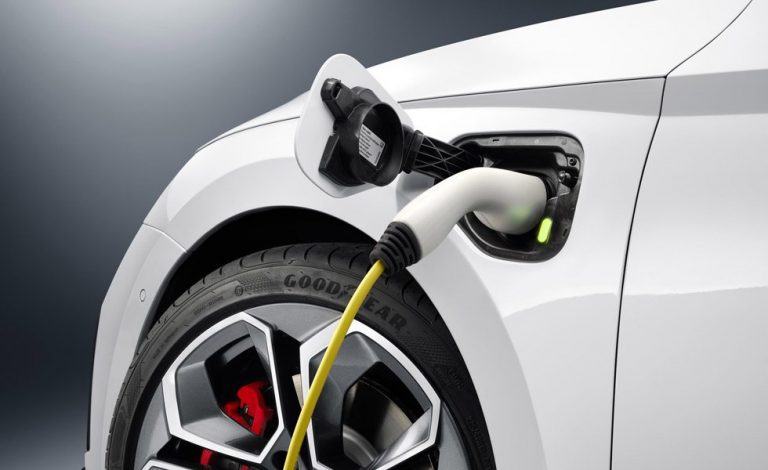 Skoda Octavia RS iV. Llegan nuevas imágenes antes de su presentación