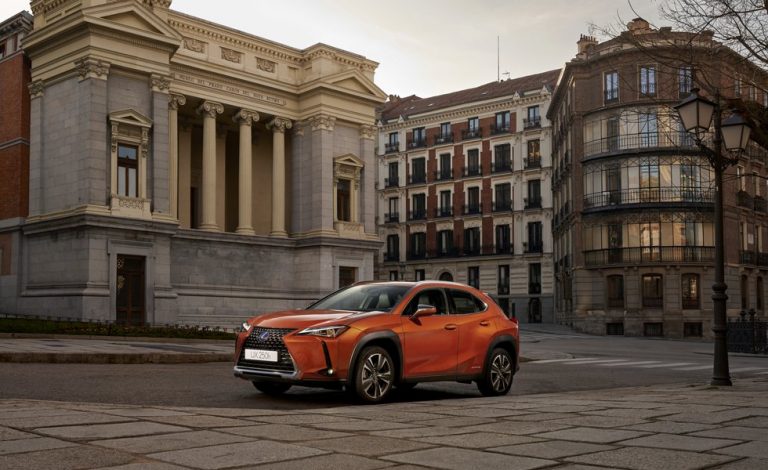 El Lexus UX 250h recorre Madrid en su última campaña