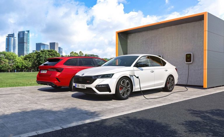 Skoda Octavia RS iV. Deportivo e híbrido enchufable